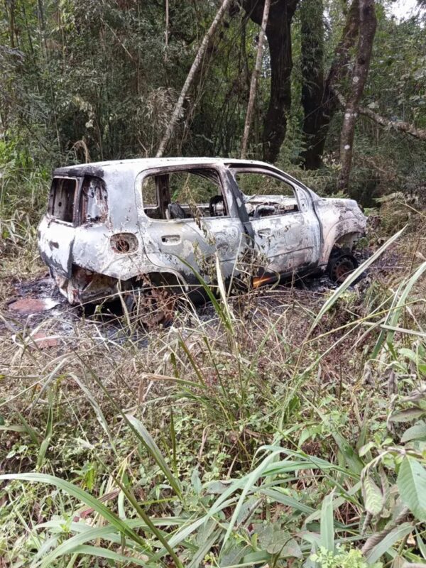 Região – Corpo é encontrado dentro de carro incendiado