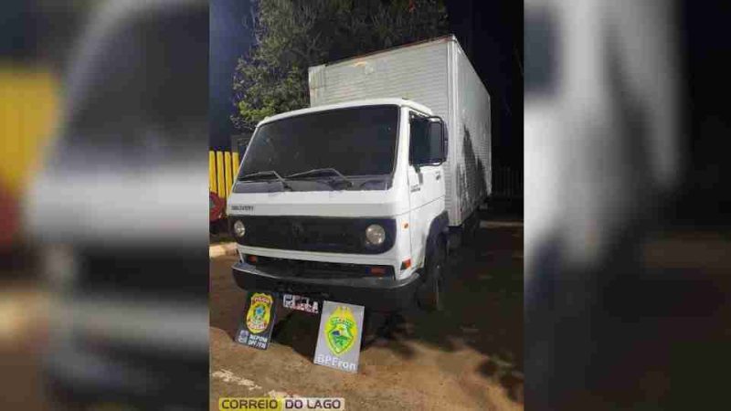 Santa Helena – Caminhão roubado é recuperado e cigarros contrabandeados apreendidos