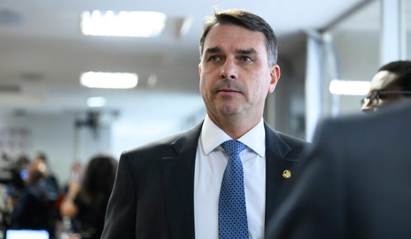 Polêmica – Flávio Bolsonaro pede união da direita após atrito entre Eduardo e Nikolas