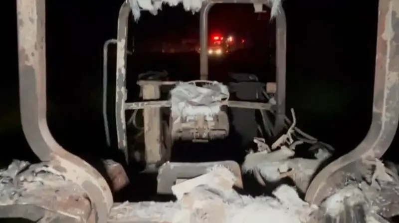 Região – Incêndio atinge barracão com máquinas agrícolas em Santa Tereza do Oeste