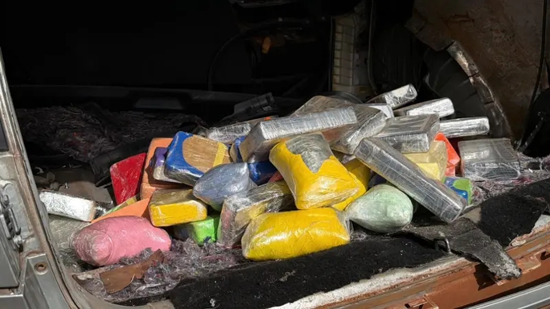 BR 369 – PRF apreende crack, haxixe e cocaína e prende mãe e filho em Ubiratã