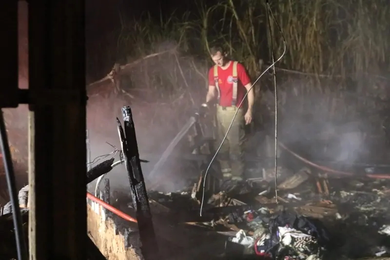 Campo Mourão – Incêndio em residência mata casal