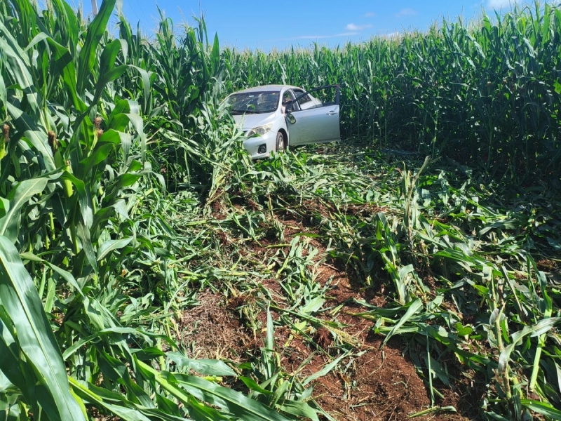 BR 163 – Carro com casal de idosos capota entre Guaíra e Mercedes