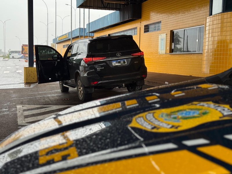 Guaíra – PRF recupera caminhonete furtada no Rio Grande do Sul