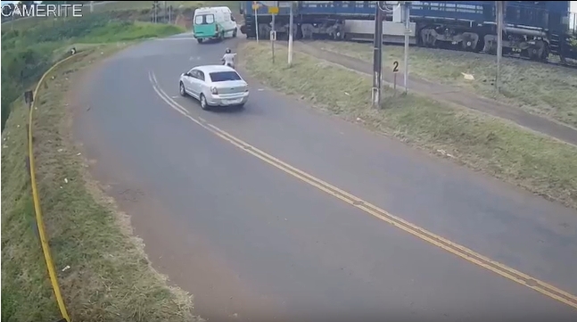 Paraná – Colisão entre trem e ambulância é registrada em Jandaia do Sul