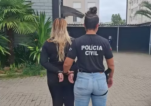 RS – Mulher é presa após polícia encontrar cocaína em urina da filha de 3 anos
