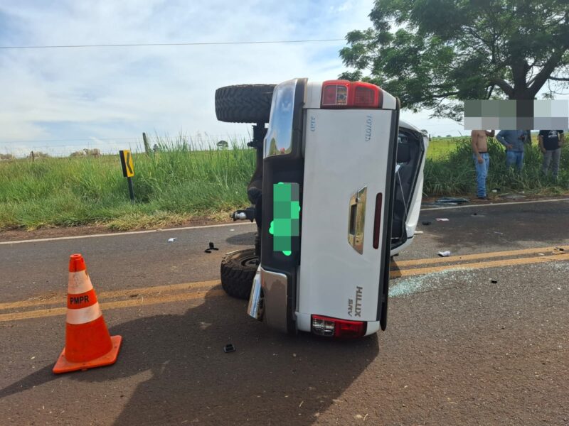 PR 496 – Capotamento é registrado entre Guaíra e Terra Roxa; passageira ficou ferida
