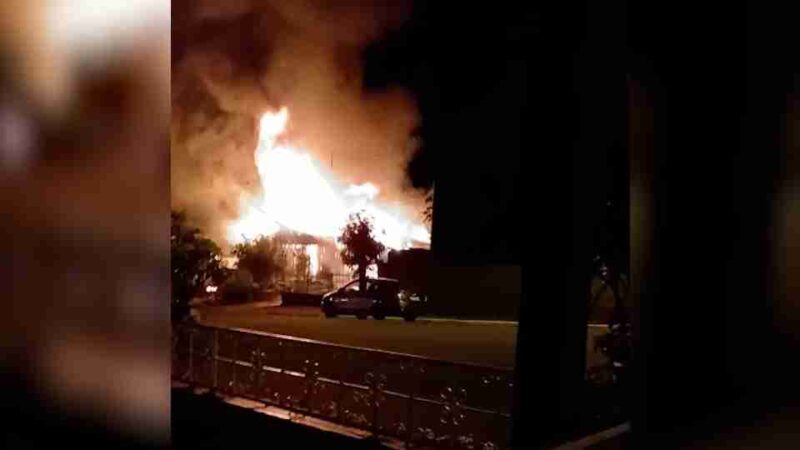 Segurança – Incêndio destrói completamente casa e carro em Capanema