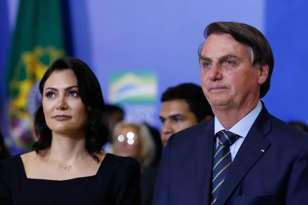 Eleições – Em carta, Bolsonaro pede que Michelle “entre” na política após março