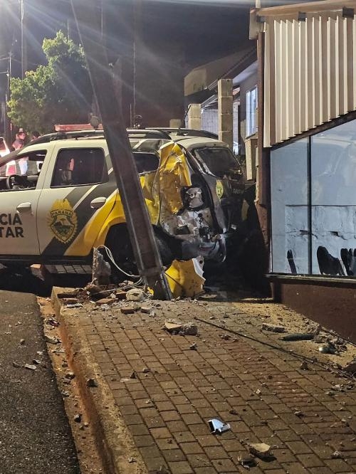 Paraná – Viatura da Polícia Militar se envolve em acidente durante ocorrência