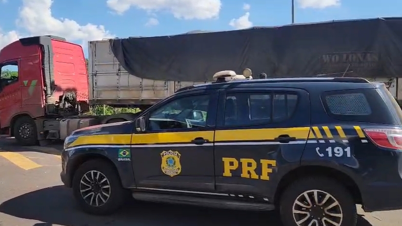 Guaíra – PRF recupera caminhão e prende condutor por receptação