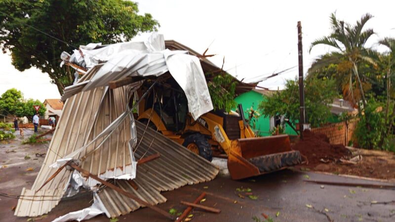 Clima – Vendaval deixa 800 residências sem energia em Maripá e prefeitura mobiliza a Copel, que agiliza os trabalhos