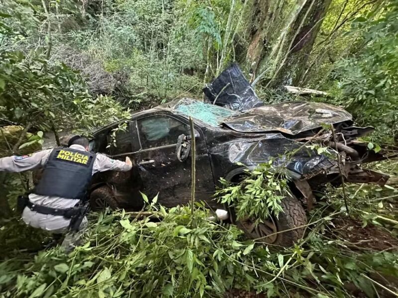 Segurança – Adolescente capota caminhonete carregada com mais de 1 tonelada de maconha no Paraná