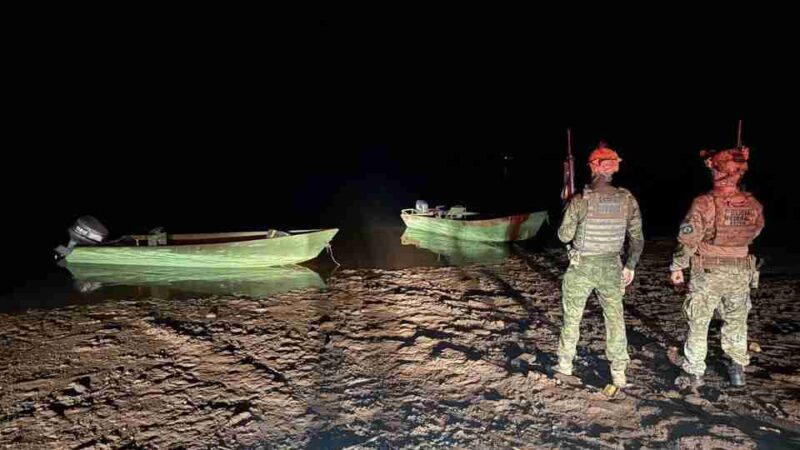 Fronteira – Mais de uma tonelada de maconha, caminhonete e embarcações são apreendidas em Santa Helena