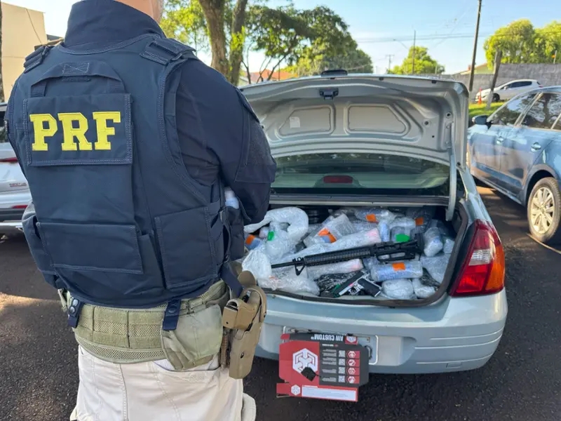 BR 369 – PRF apreende armas de airsoft, anabolizantes e eletrônicos em Corbélia