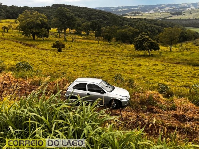 PR 488 – Veículo cai em ribanceira e mobiliza equipes de resgate de Santa Helena