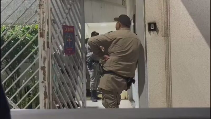 Segurança – PM do Paraná preso em flagrante suspeito de estuprar e manter prima trancada em casa em GO está afastado da corporação desde 2025