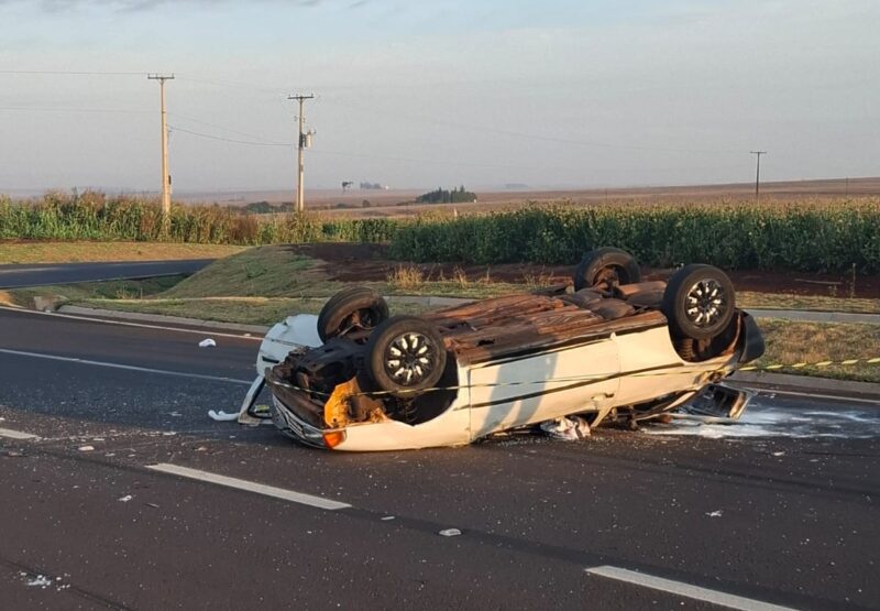 Trânsito – Capotamento na PR 975 em Palotina deixa um morto e dois feridos graves