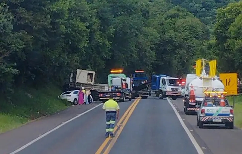 Trânsito – Acidente com cinco veículos deixa feridos na BR 277, em Nova Laranjeiras