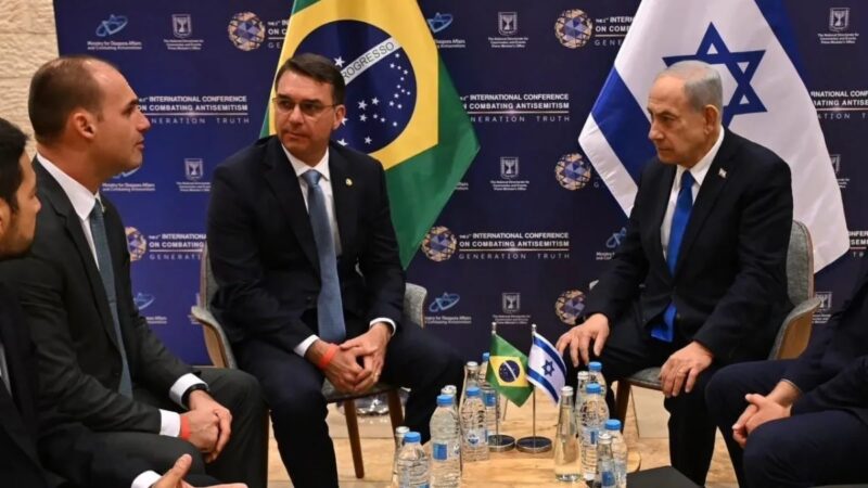 Mundo – Flávio e Eduardo encontram premiê de Israel em evento contra antissemitismo