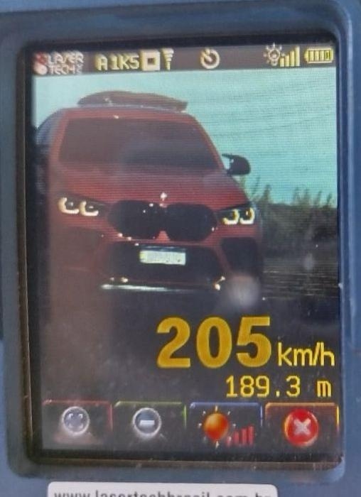 Trânsito – BMW é flagrada a 205 km/h na BR-163, em Cascavel, e motorista tem CNH suspensa