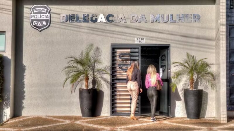 Cascavel – Mulher se joga de carro em movimento com filho no colo após agressões