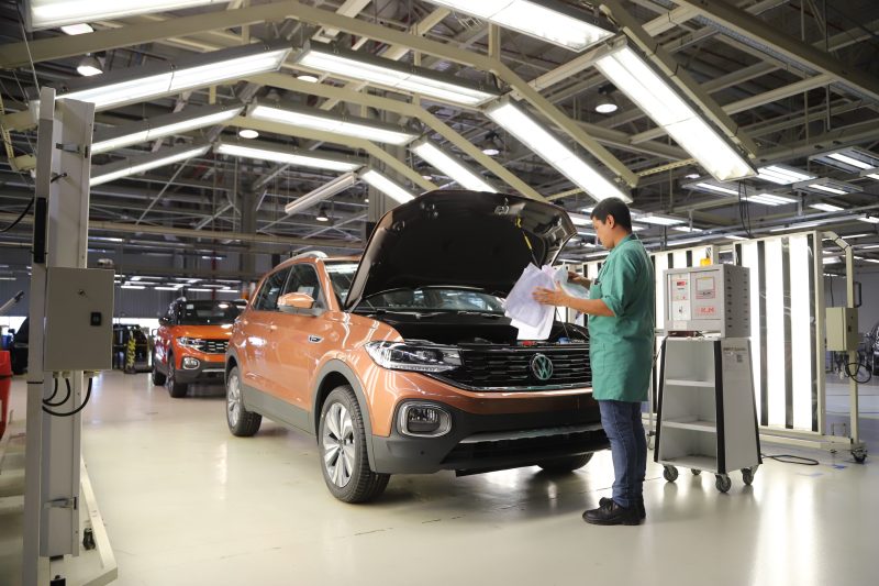 Economia – Juros altos travam crédito para 80% das indústrias, revela pesquisa