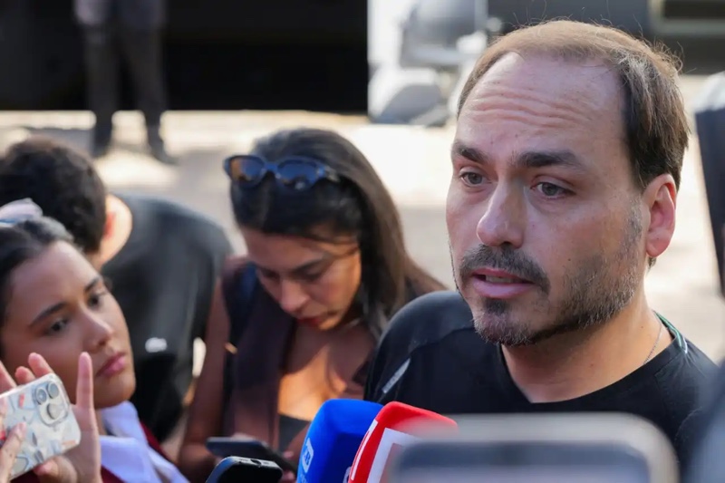 Brasília – Carlos Bolsonaro denuncia ‘tratamento degradante’ na cela do ex-presidente: ruído de ar-condicionado seria ‘enlouquecedor’