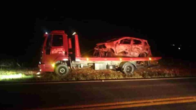 Região – Incêndio destrói carro na PR 364 em Palotina