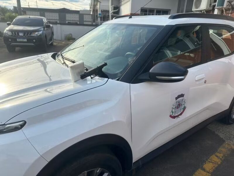 Segurança – Funcionários de prefeitura do PR são flagrados usando veículo oficial para tráfico de drogas, diz polícia