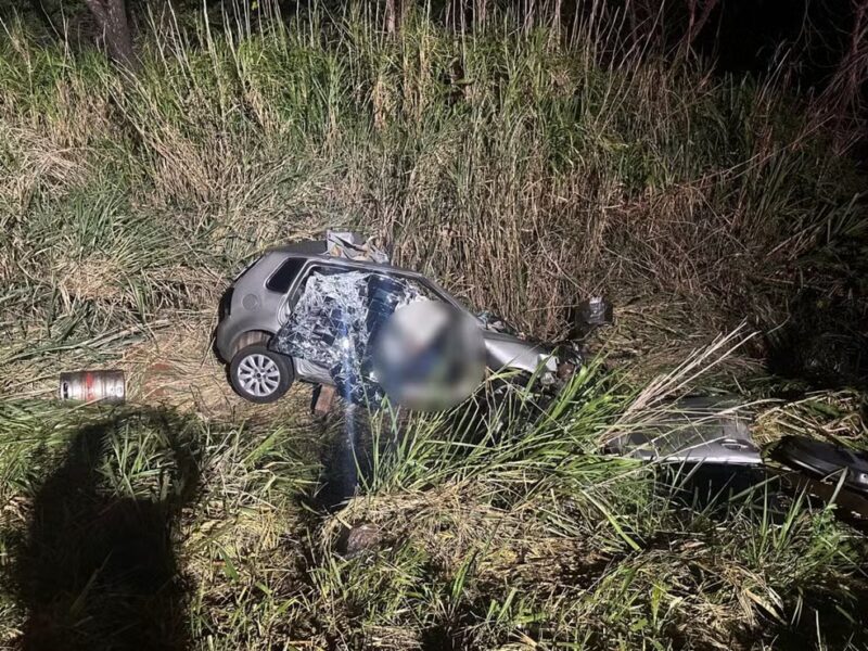 Trânsito – Cinco pessoas morrem em batida entre carro e caminhão no Paraná