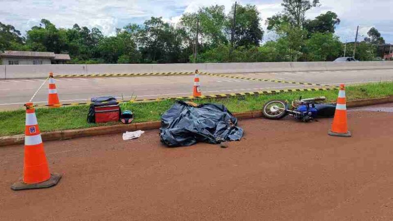 Trânsito – Acidente entre moto e caminhão mata jovem na BR 163