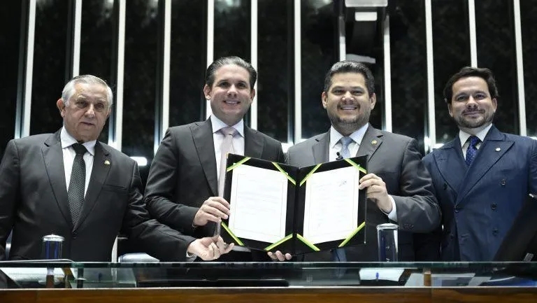 Brasília – Congresso aprova regra que autoriza professor acumular outro cargo público