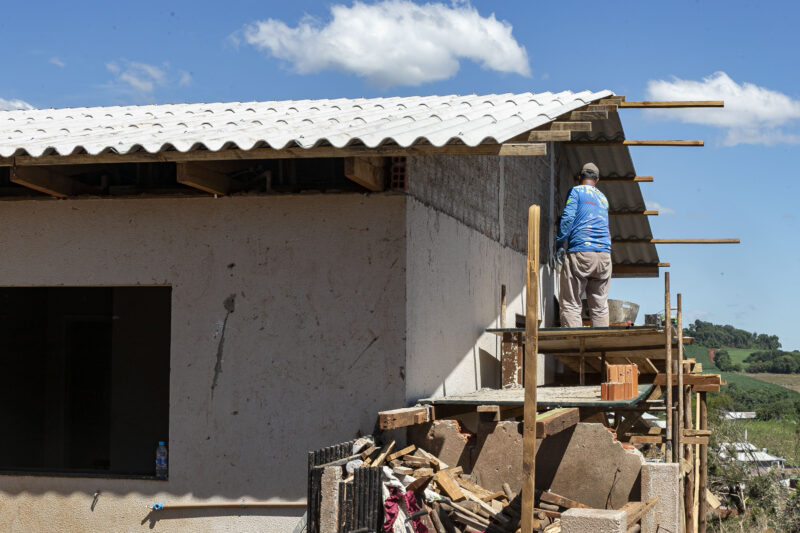 Paraná – 1.475 famílias de Rio Bonito do Iguaçu recebem segunda parcela do Programa Superação