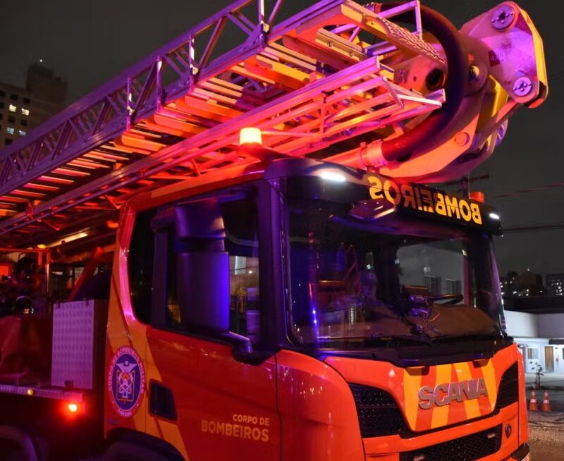 Paraná – Homem ateia fogo em casa com pai idoso e mãe cadeirante dentro após briga familiar