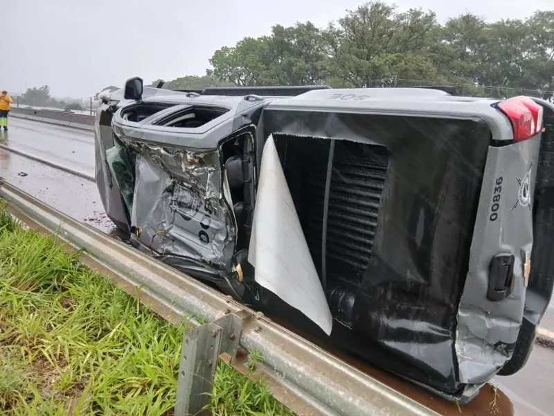 BR 369 – Viatura da Polícia Penal capota e policial fica ferido em Corbélia