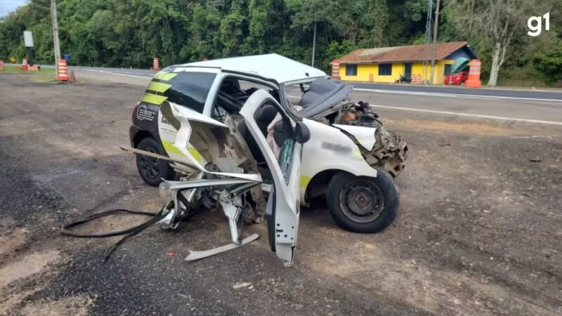 Trânsito – Dois jovens morrem e quatro pessoas ficam feridas após carro bater em caminhonete e atingir outro veículo em rodovia, no PR