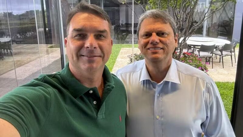 Eleições – Flávio Bolsonaro reafirma aliança com Tarcísio e descarta conflito