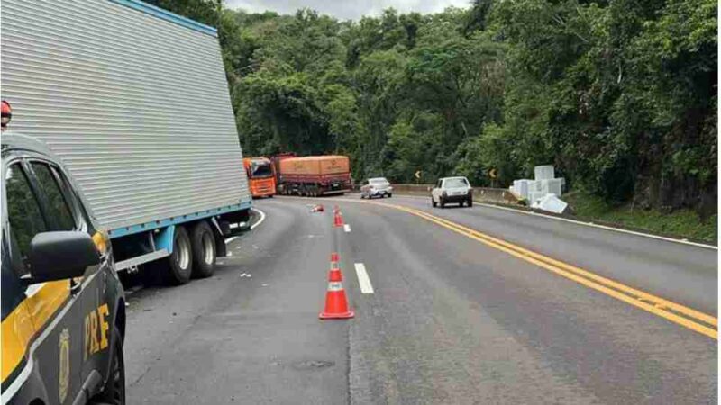 BR 277 – Indígenas saqueiam carga de caminhão em Nova Laranjeiras