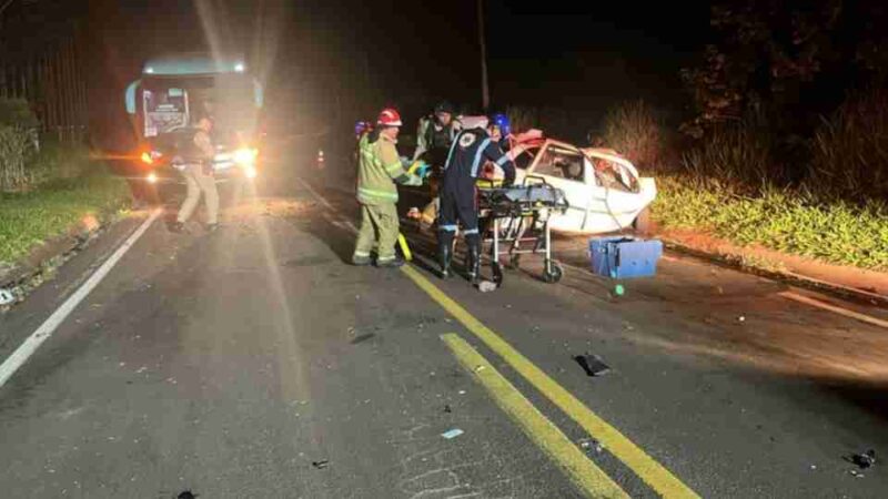 Região – Acidente entre ônibus e carro resulta em seis óbitos na PR-490