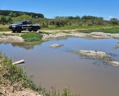 RS – Filho morre afogado após ser empurrado em açude pelo pai por defender mãe de agressões