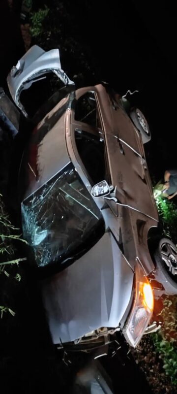 PR 581 – Três pessoas ficam feridas em capotamento na rodovia entre Jotaesse e Tupãssi