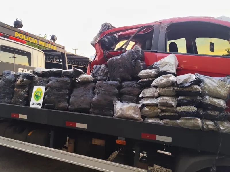 Toledo – Polícia Militar apreende mais de 130 quilos de maconha após acidente