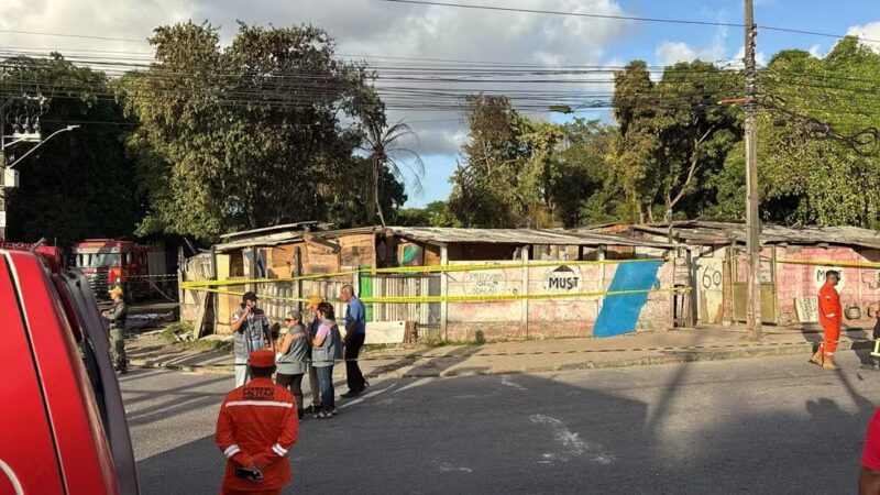 PE – Mulher e quatro filhos morrem durante incêndio em comunidade do Recife