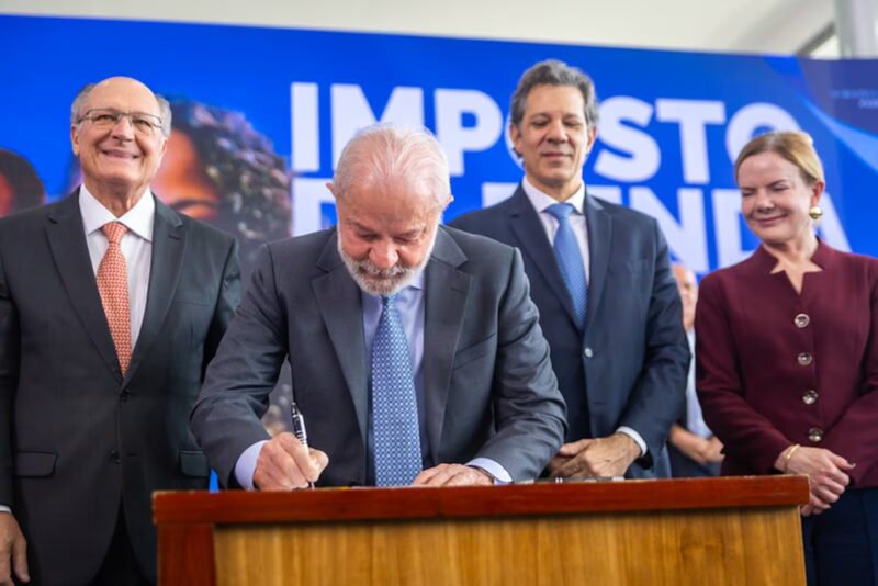 Brasília – Lula sanciona isenção no IR a quem ganha até R$ 5.000; mudança vale a partir de 2026