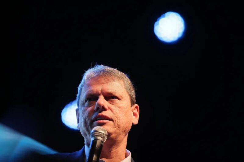 Tarcísio: Brasil está na “direção errada”, mas a gente corrige “rapidinho”