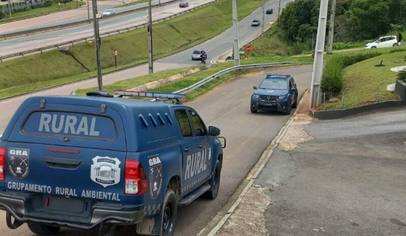 Segurança – Homem preso em motel com adolescentes em porta-malas de carro é casado e pai de bebê