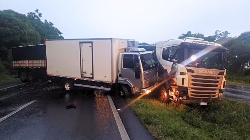 Trânsito – Caminhoneiro de 21 anos morre ao desviar de acidente entre outros caminhões na BR 376
