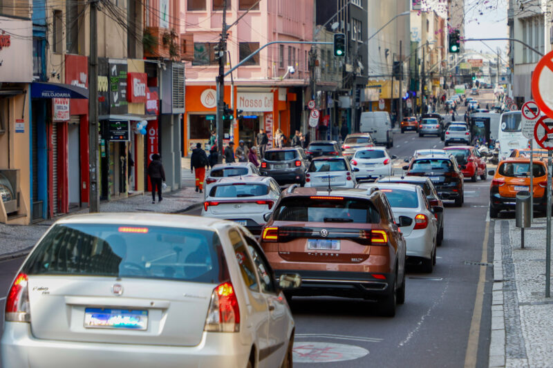 Balanço – Redução do IPVA impulsiona alta de 52% nos emplacamentos em outubro no Paraná