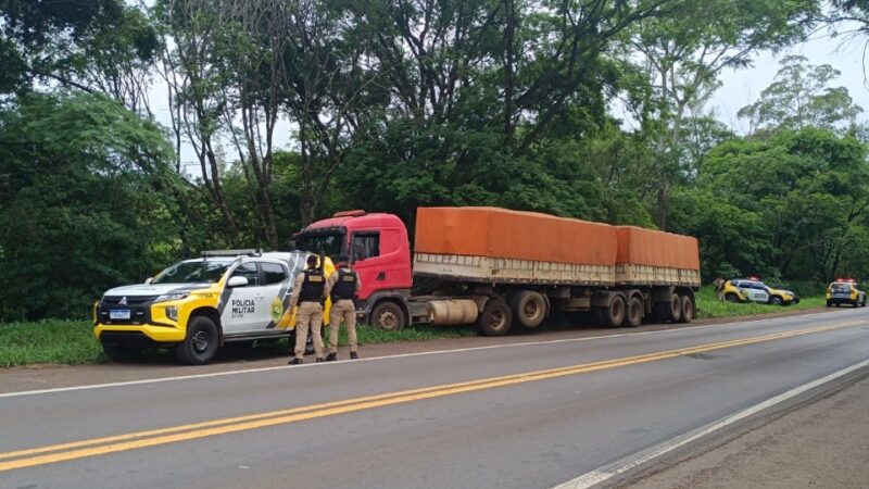 Umuarama – Motorista de carreta furtada em São Paulo morre em confronto com a PM na PR 323